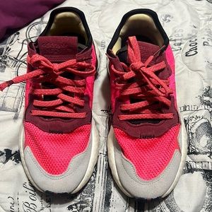 Love the shoes buy the shoe to go to the gym but never used the shoes